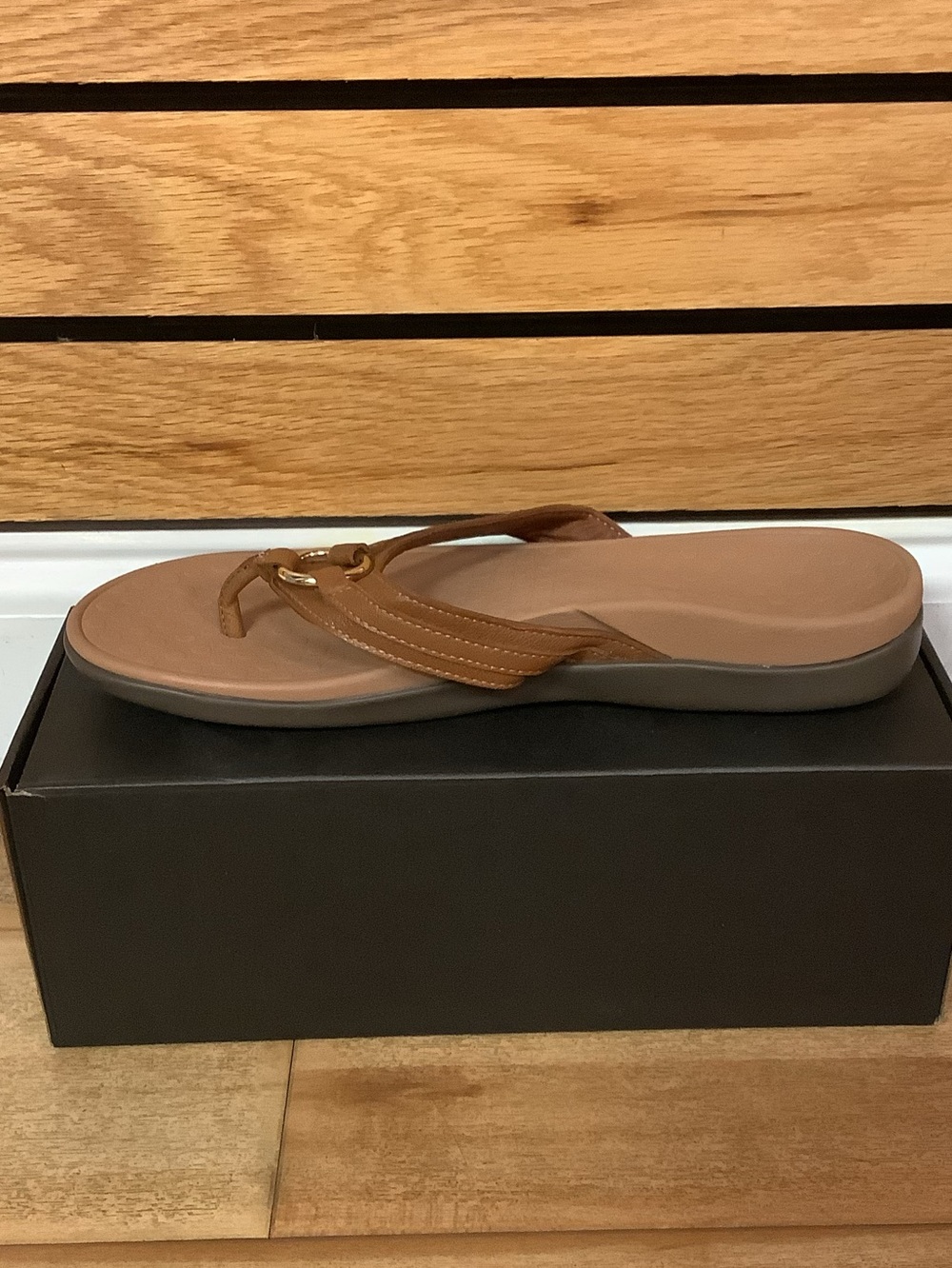 Vionic Aloe Sandals - Picture 4 of 5